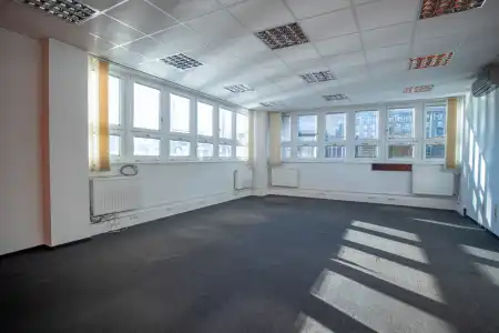 Kiadó irodaház, Budapest, XIV. kerület 20+5 szoba 1025 m² 4.38 M Ft/hó